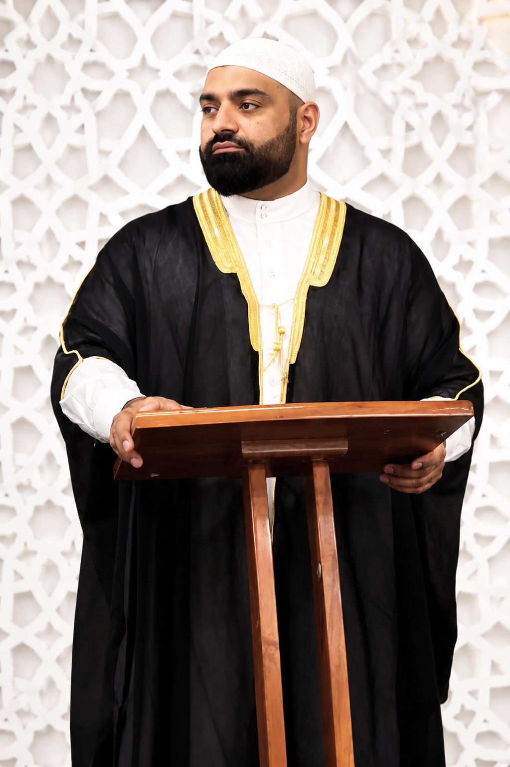 Sheikh Junaid Dar al-Azhary at the minbar