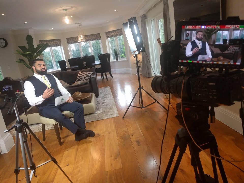 Sheikh Junaid Dar al-Azhary on set at home delivering a television session